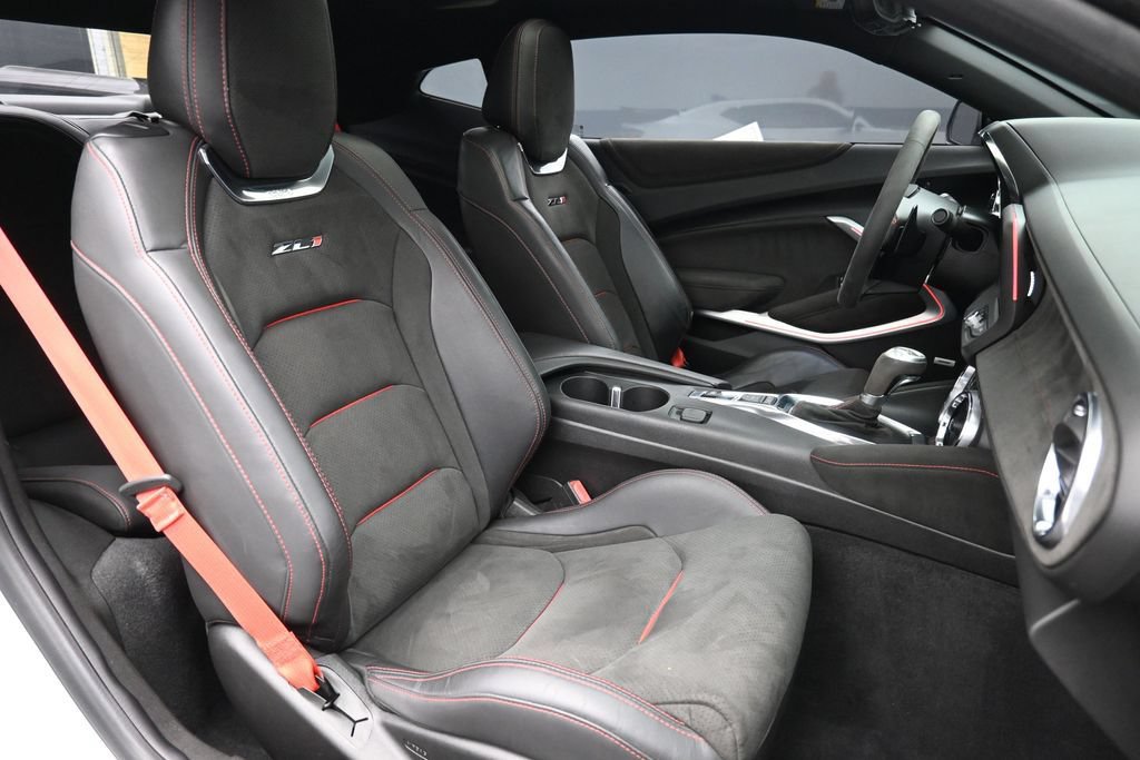 Used 2019 Chevrolet Camaro ZL1 RWD image 23