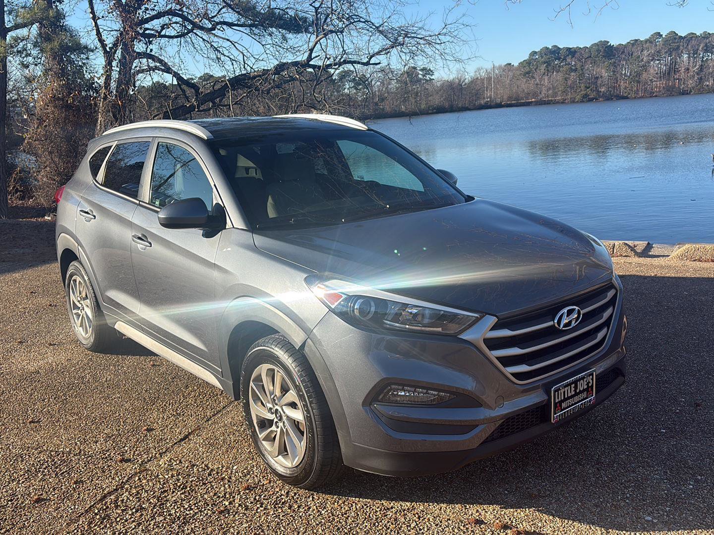 Used 2017 Hyundai Tucson SE AWD/4WD image 2