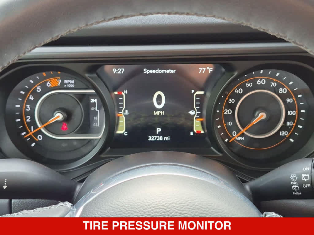 Used 2025 Jeep Wrangler Unlimited Sahara AWD/4WD image 31