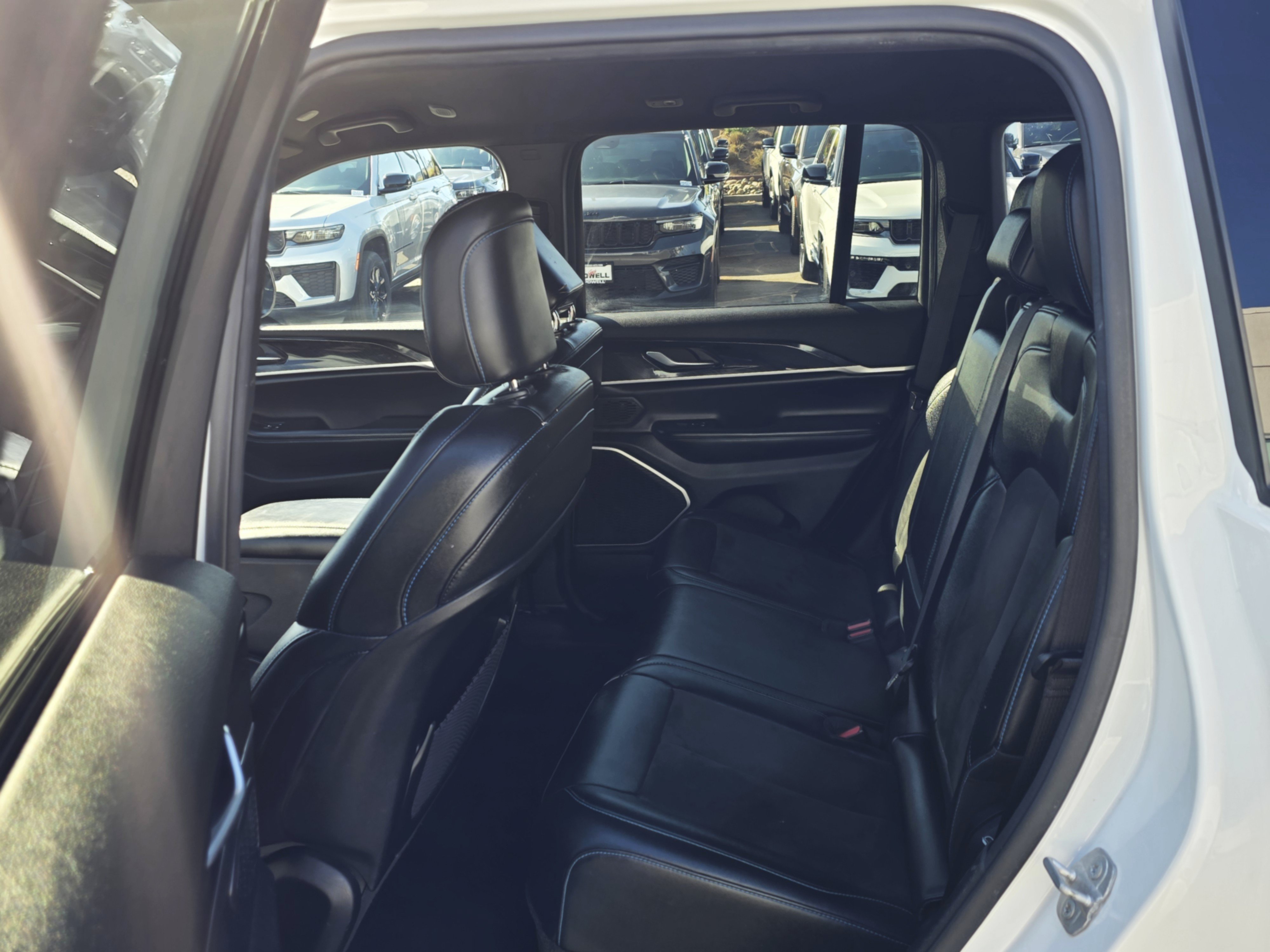 Certified 2022 Jeep Grand Cherokee Trailhawk AWD/4WD image 17