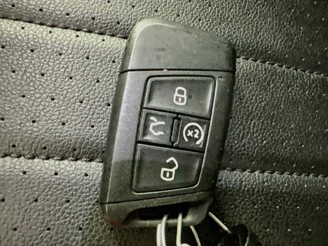 Used 2024 Volkswagen Tiguan SE R-Line AWD/4WD image 17