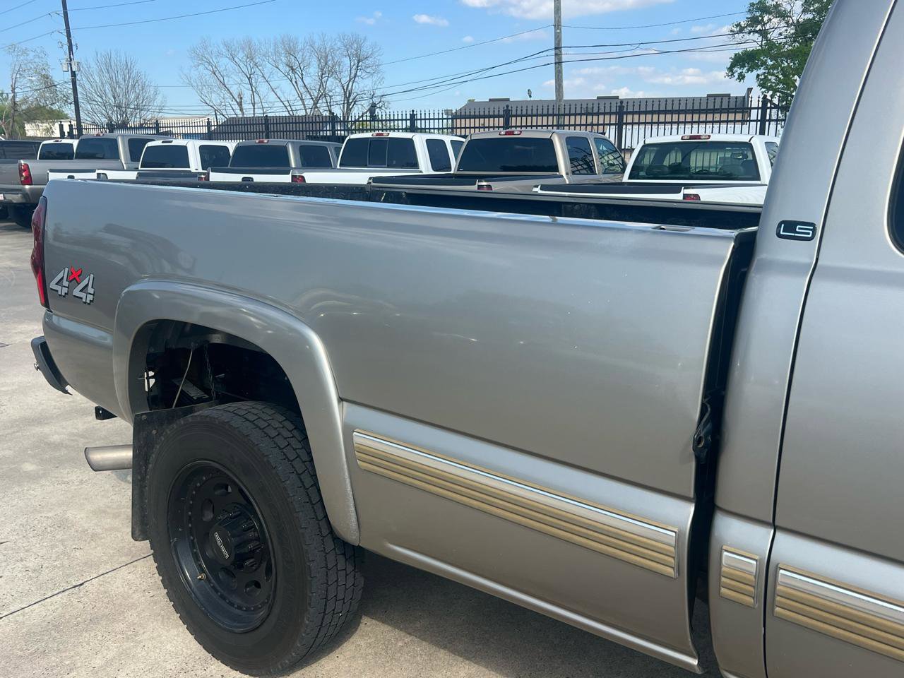 Used 2002 Chevrolet Silverado 2500 LS w/ Off-Road Skid Plate Pkg AWD/4WD image 49