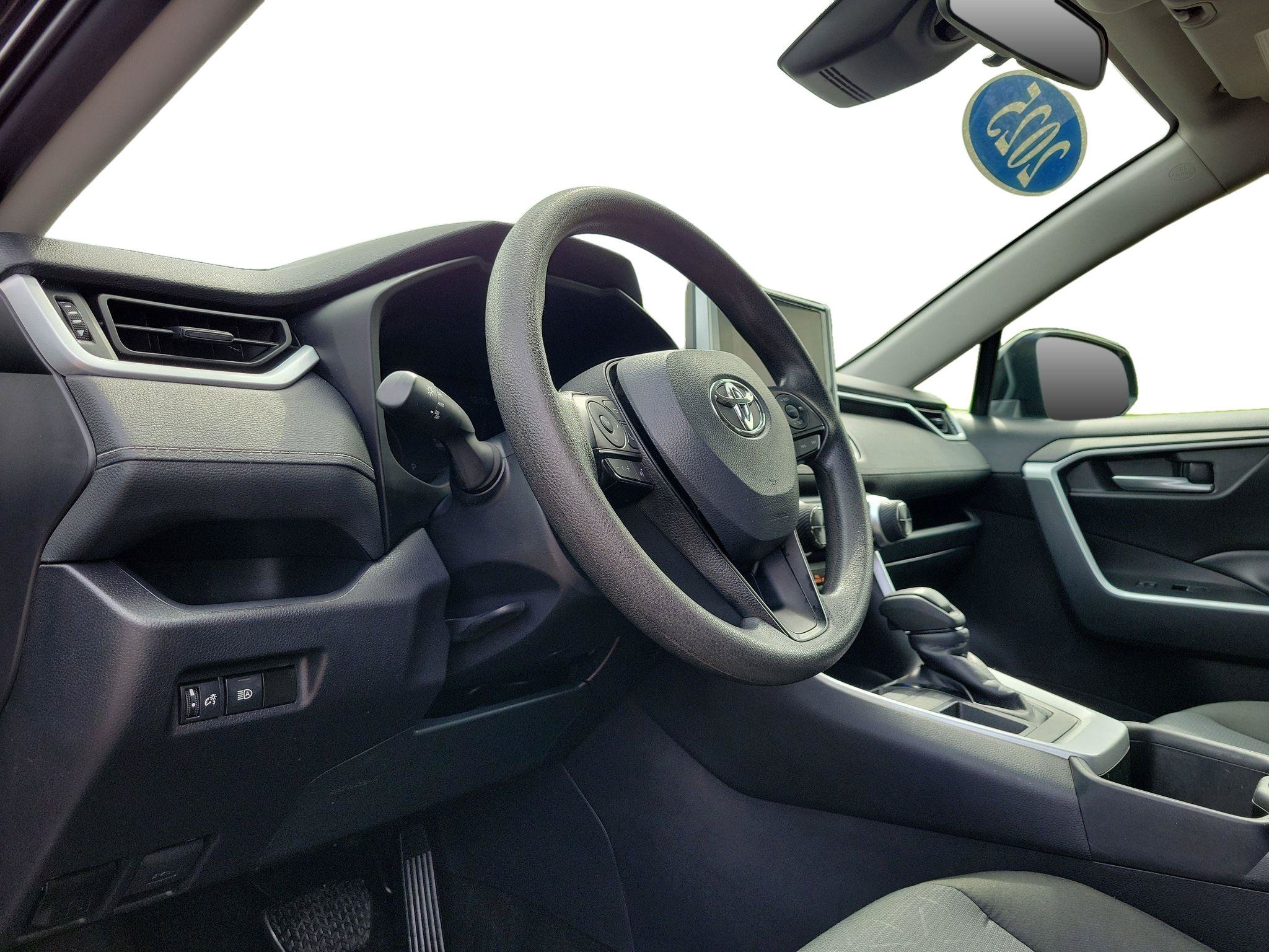 Used 2025 Toyota RAV4 XLE FWD image 6