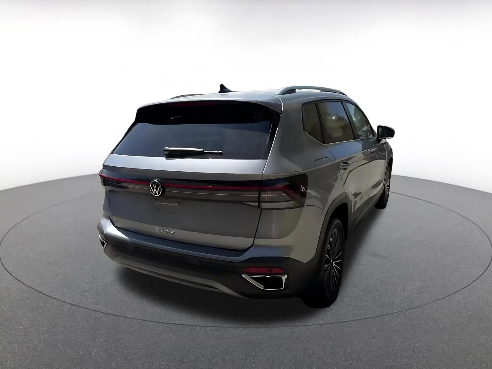 Used 2025 Volkswagen Taos SE image 14