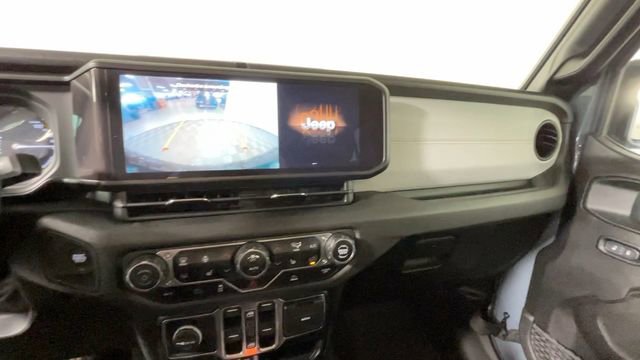 Used 2024 Jeep Wrangler Unlimited AWD/4WD image 35