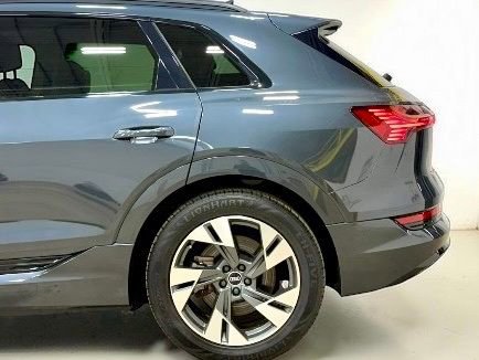 Used 2021 Audi e-tron Premium w/ Convenience Plus Package image 7