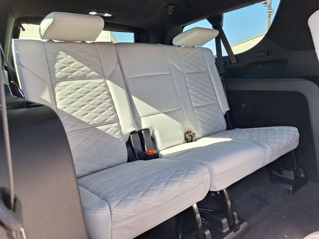 New 2026 Cadillac Escalade ESV Platinum Sport w/ LPO, ONYX Package image 34