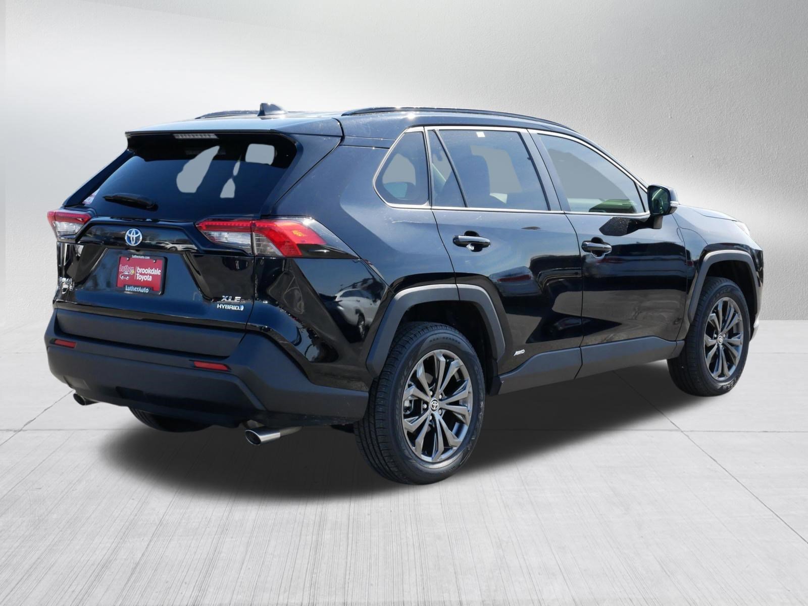 Certified 2022 Toyota RAV4 XLE Premium AWD/4WD image 7