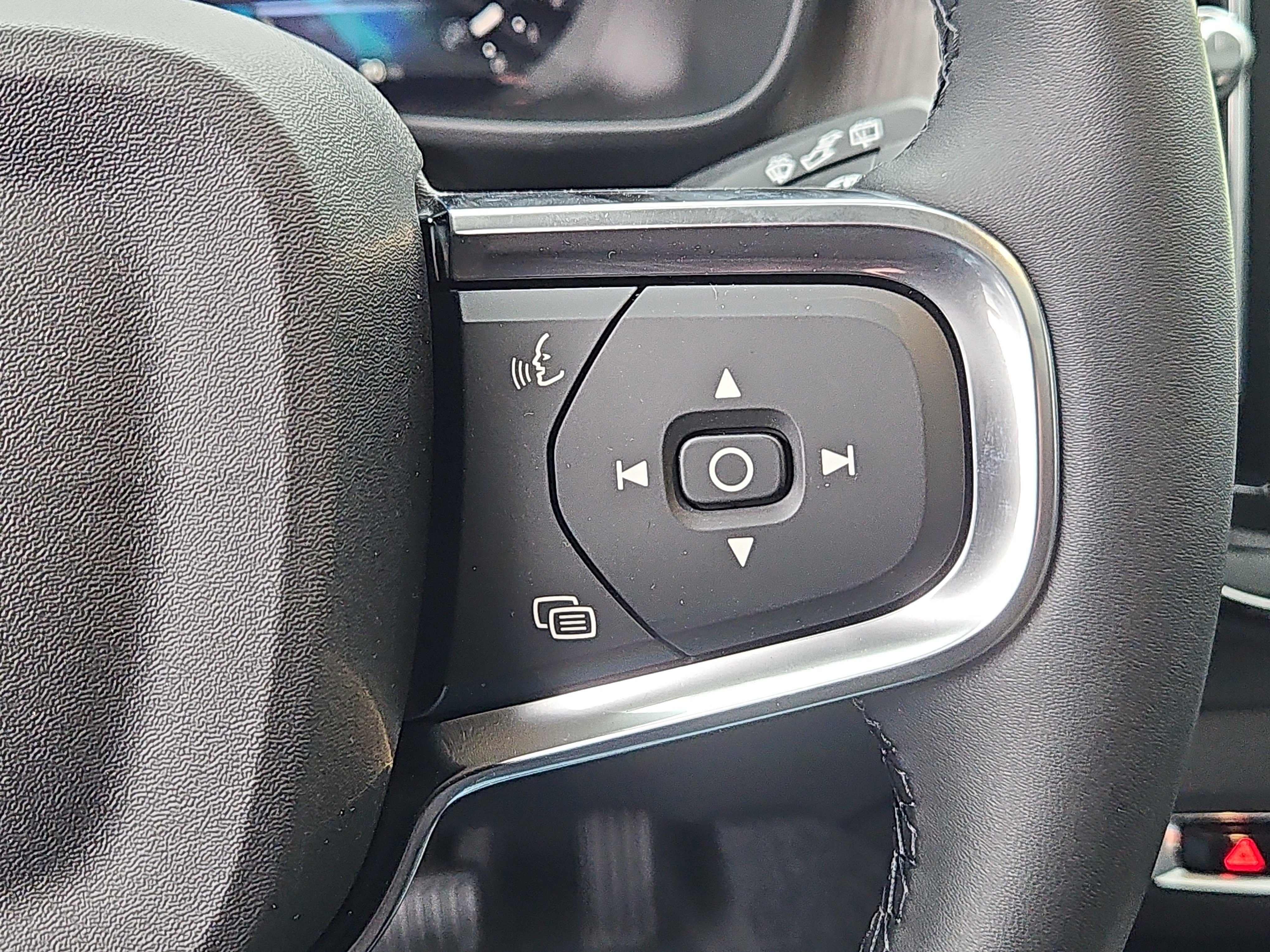 New 2026 Volvo XC40 B5 Plus w/ Protection Package Premier image 17