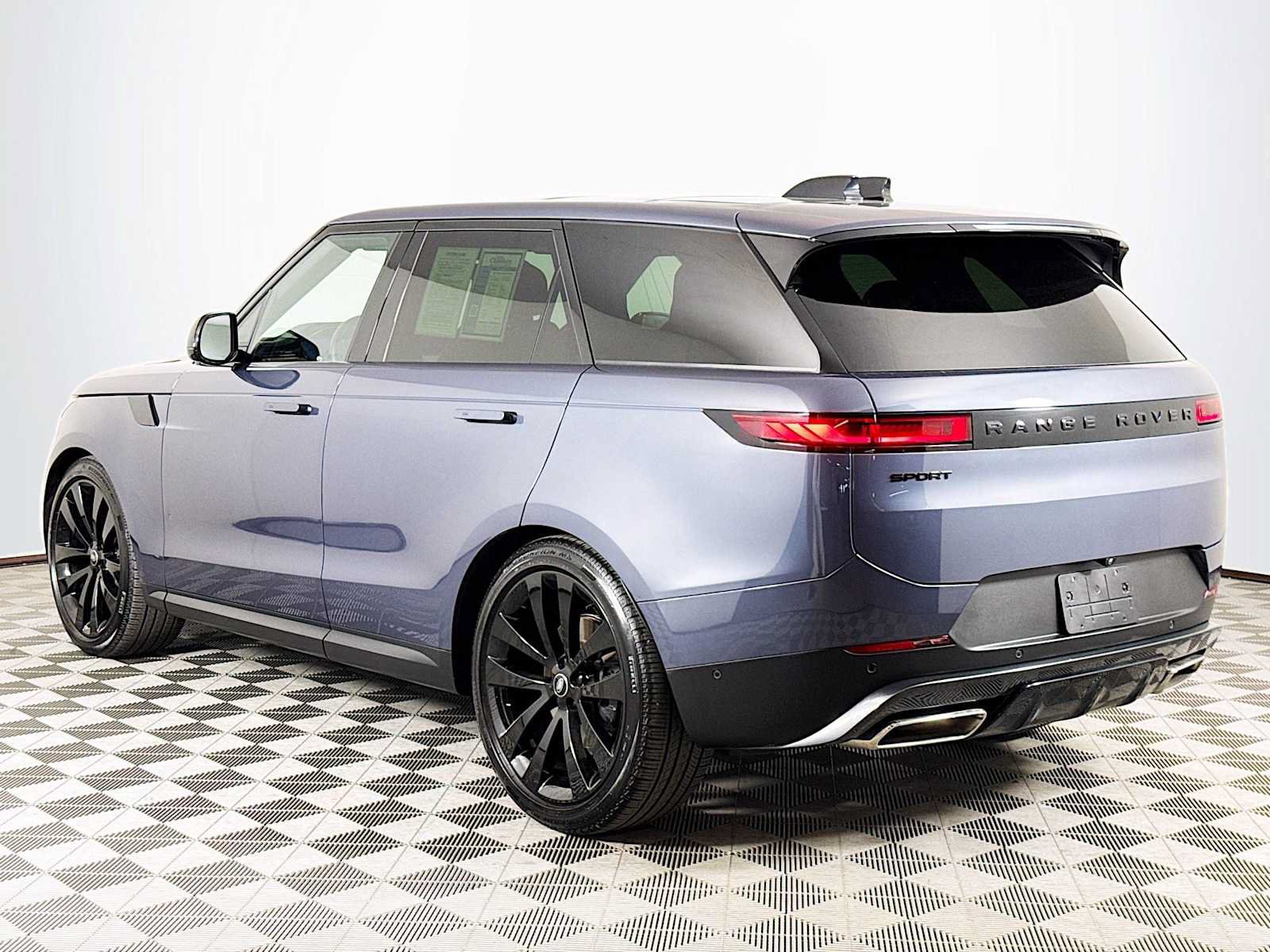 Used 2025 Land Rover Range Rover Sport SE AWD/4WD image 7