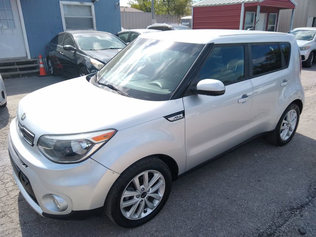 Used 2017 Kia Soul + image 1