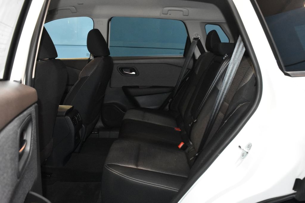 Certified 2023 Nissan Rogue SV image 18