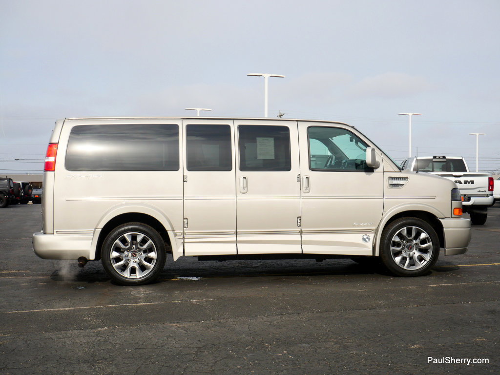 Used 2022 GMC Savana 2500 w/ Enhanced Convenience Package image 18