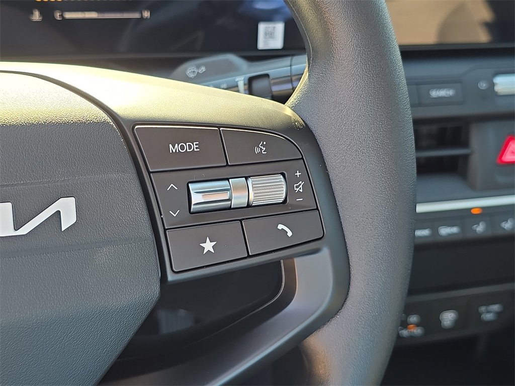 New 2025 Kia K4 LXS image 33
