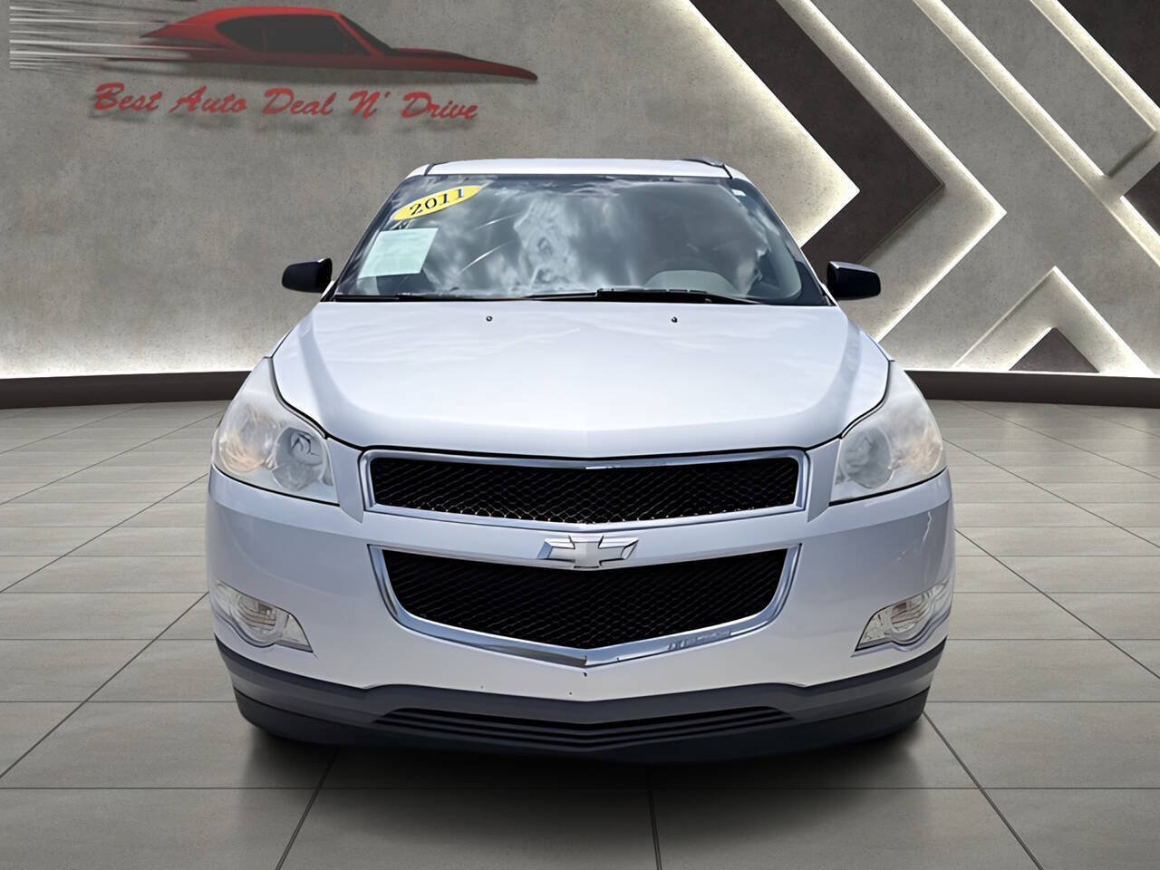 Used 2011 Chevrolet Traverse LS FWD image 2