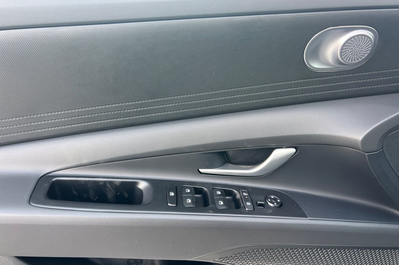 Used 2025 Hyundai Elantra SE image 14