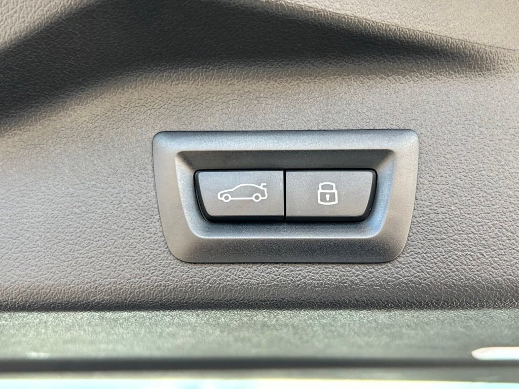 Used 2025 BMW X5 xDrive50e AWD/4WD image 60