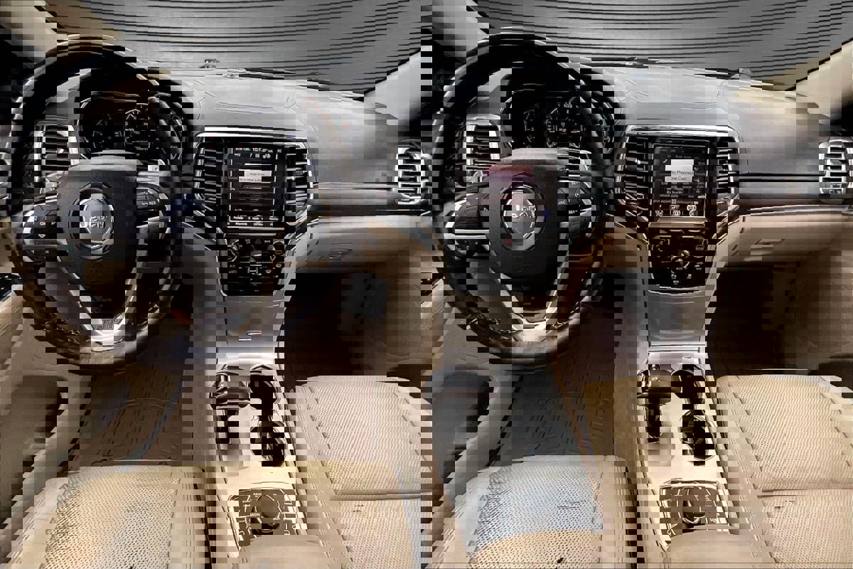 Used 2015 Jeep Grand Cherokee Overland image 7