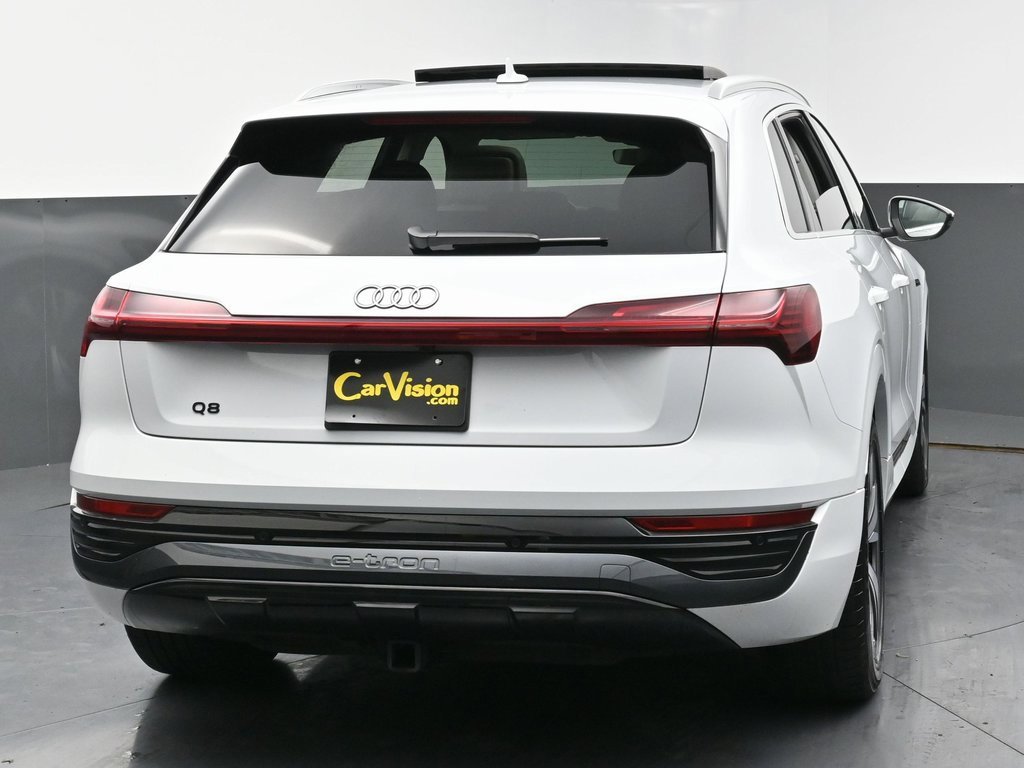 Used 2024 Audi Q8 e-tron Premium image 4