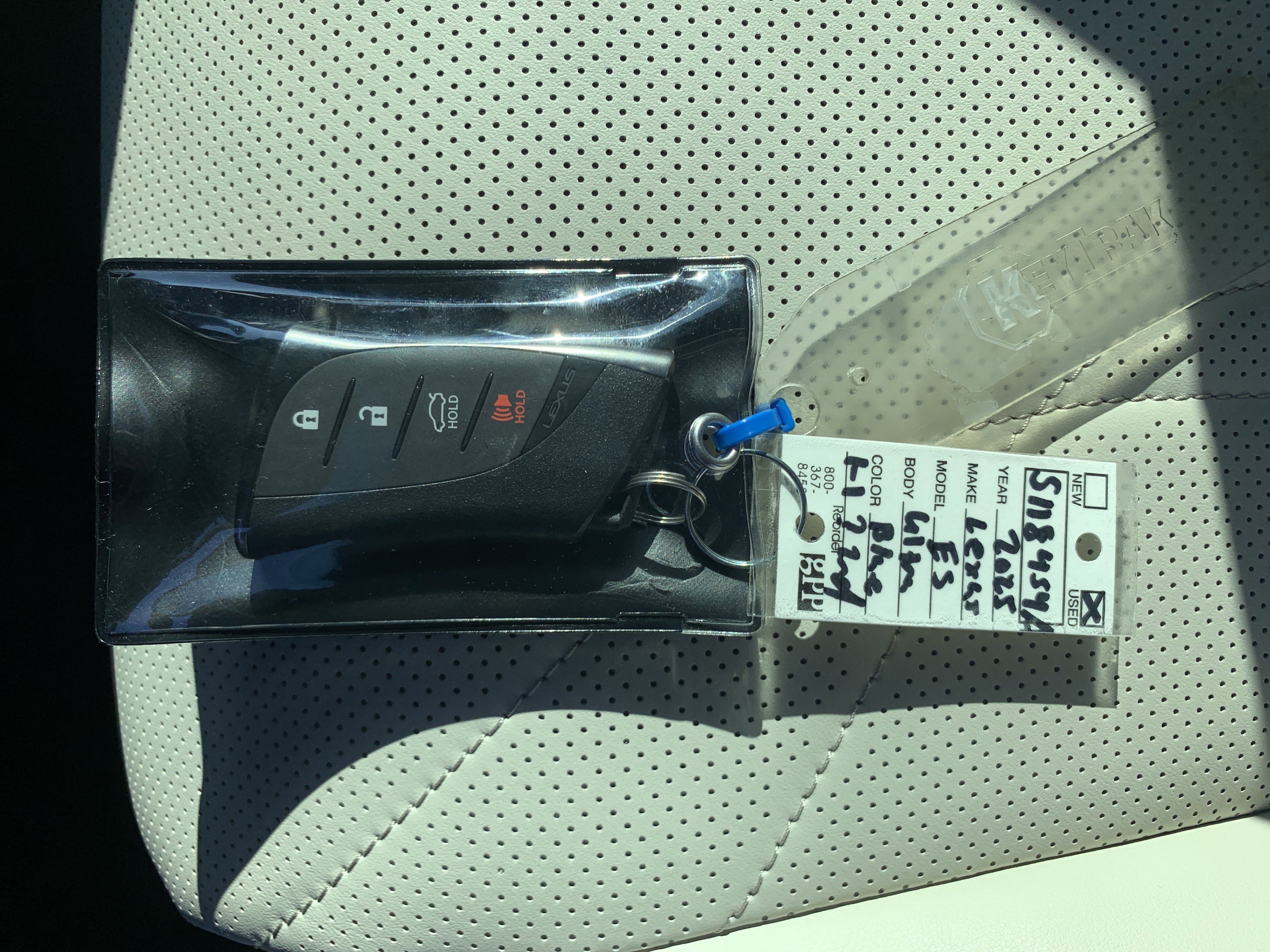 Used 2025 Lexus ES 350 Ultra Luxury image 37