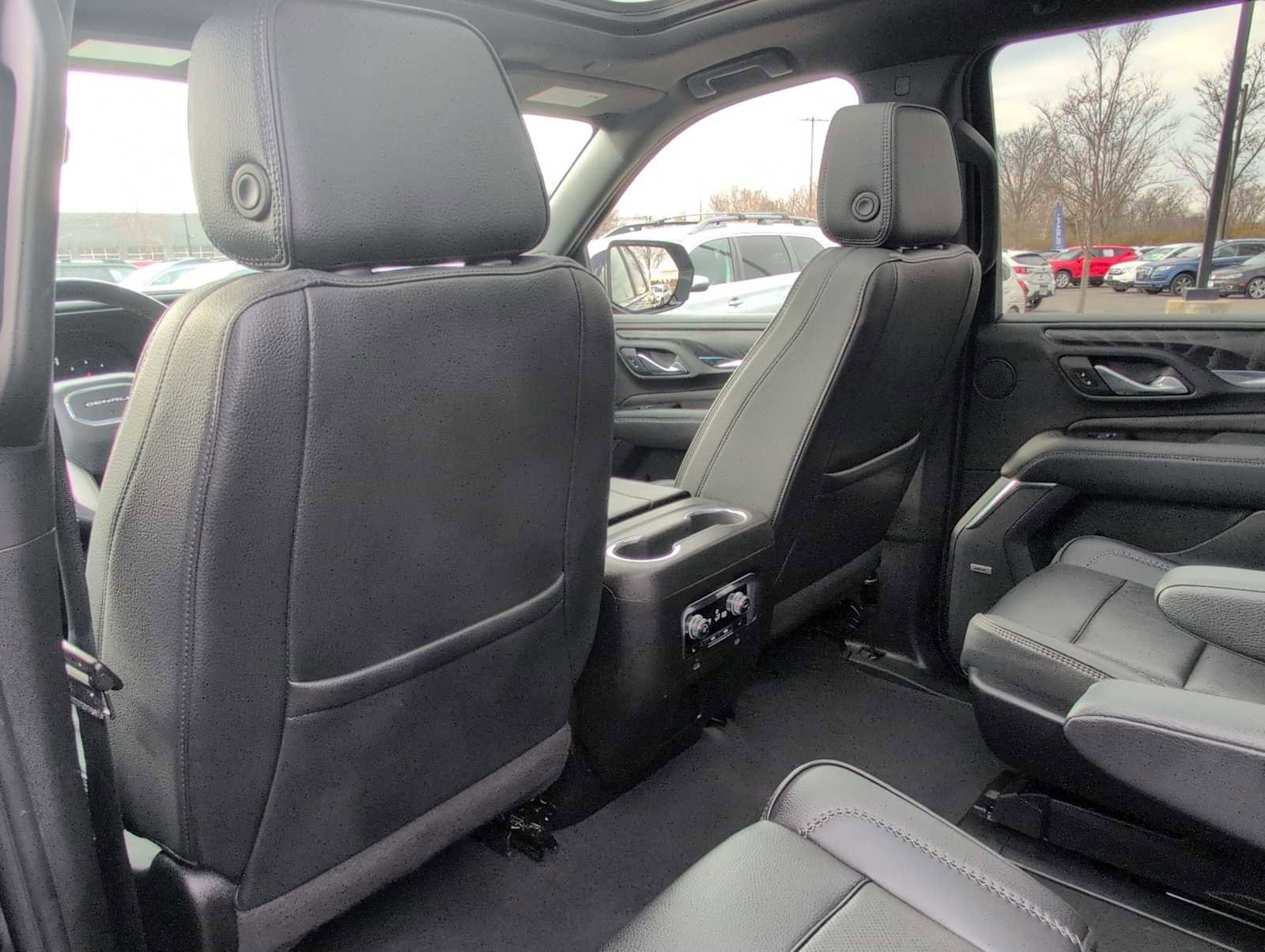 Used 2024 GMC Yukon XL Denali image 19