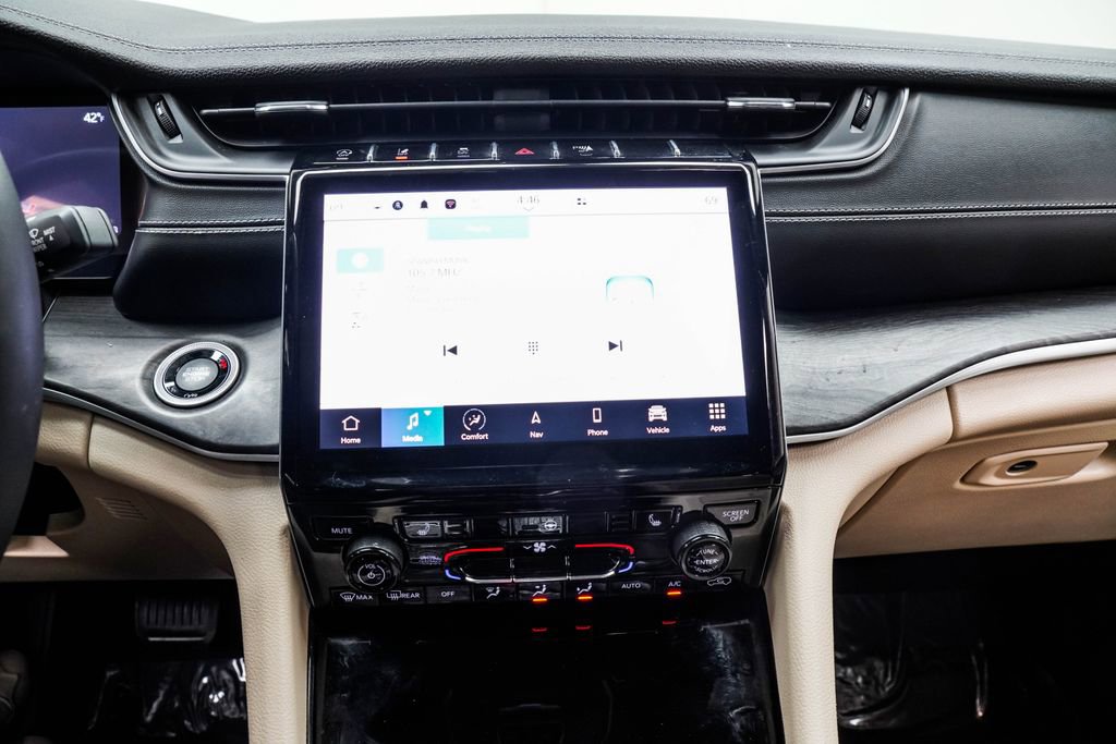 Used 2023 Jeep Grand Cherokee L Limited image 27