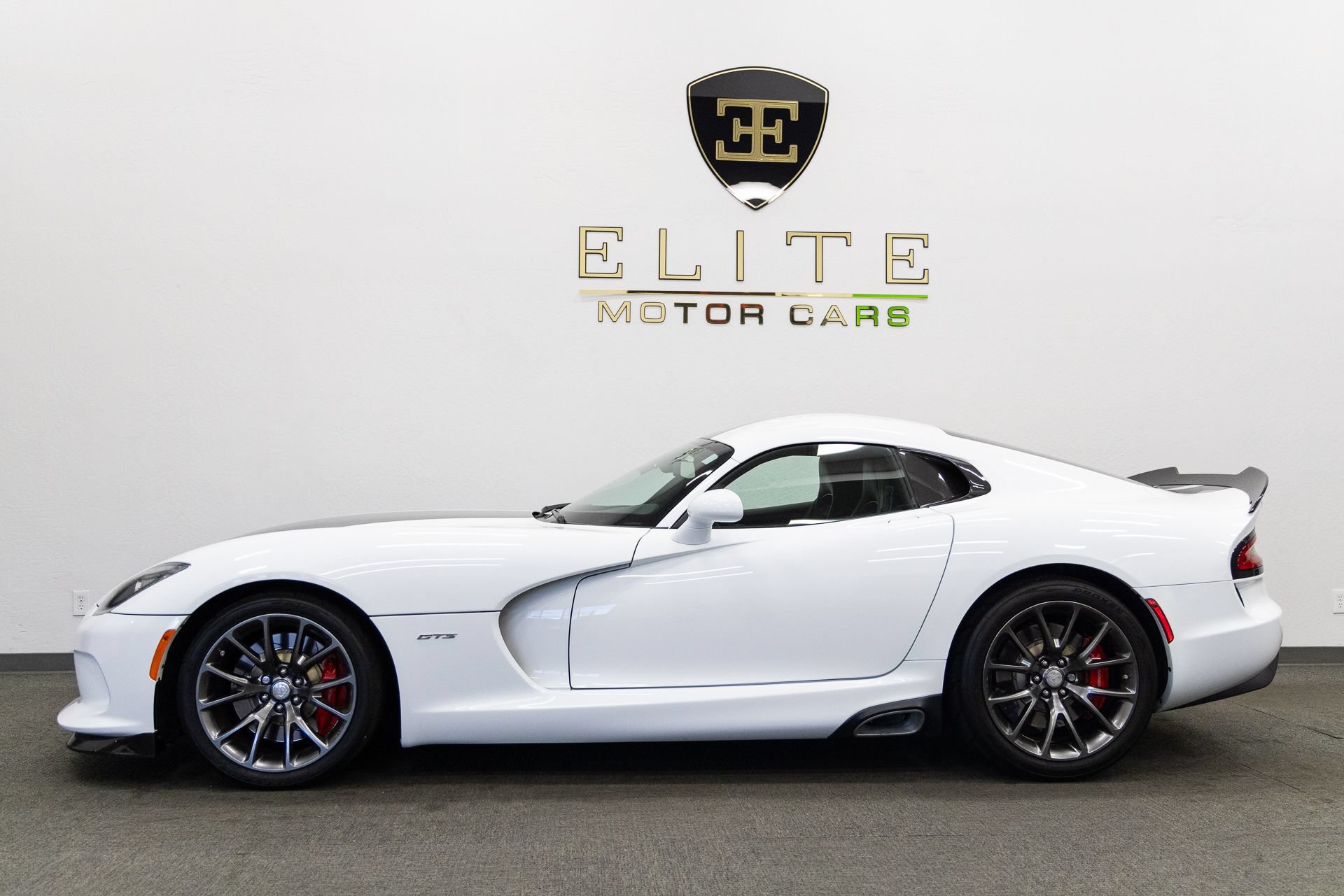 Used 2014 SRT Viper GTS w/ Exterior Carbon Fiber Package RWD image 2