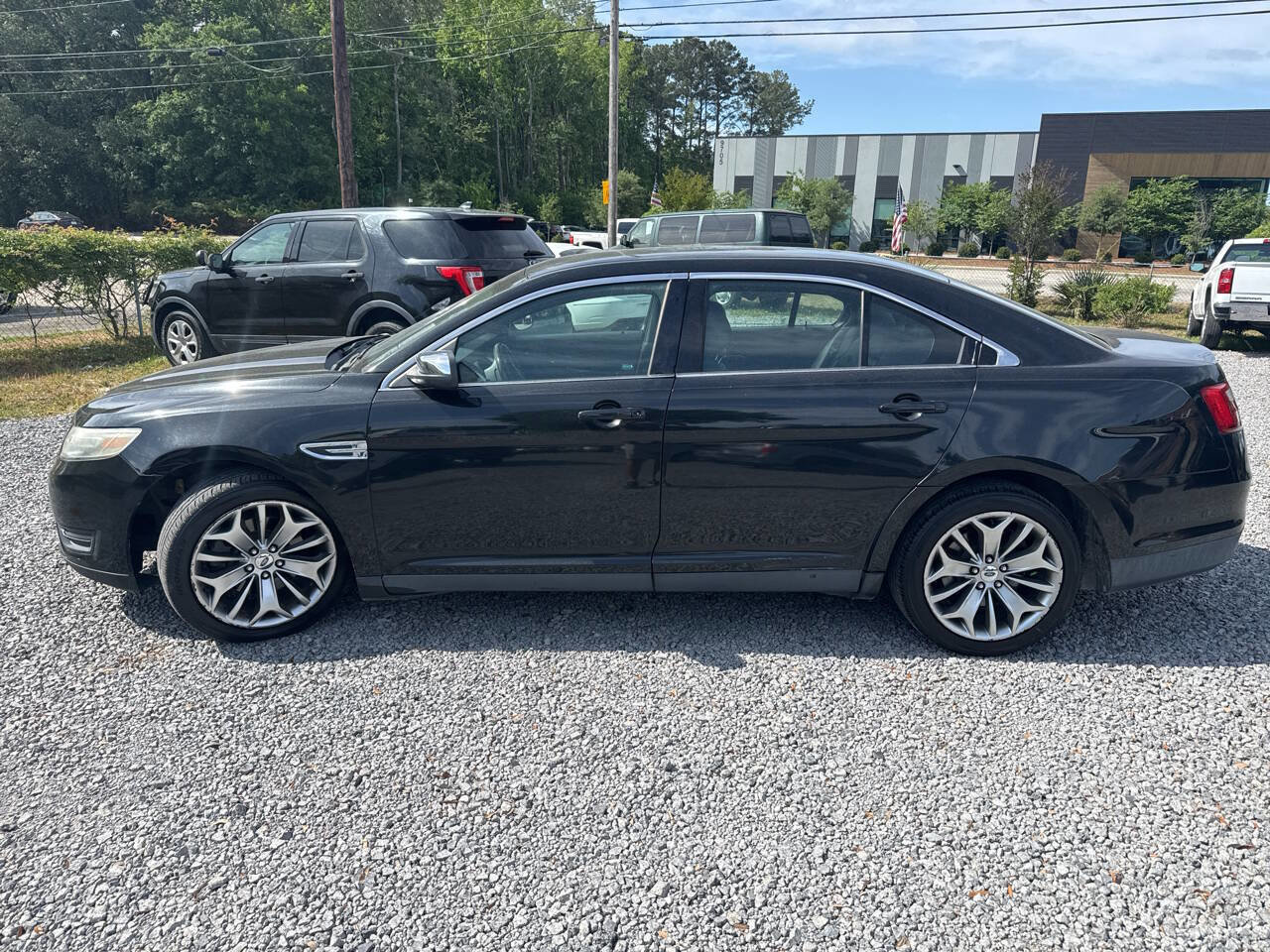 Used 2014 Ford Taurus Limited FWD image 4