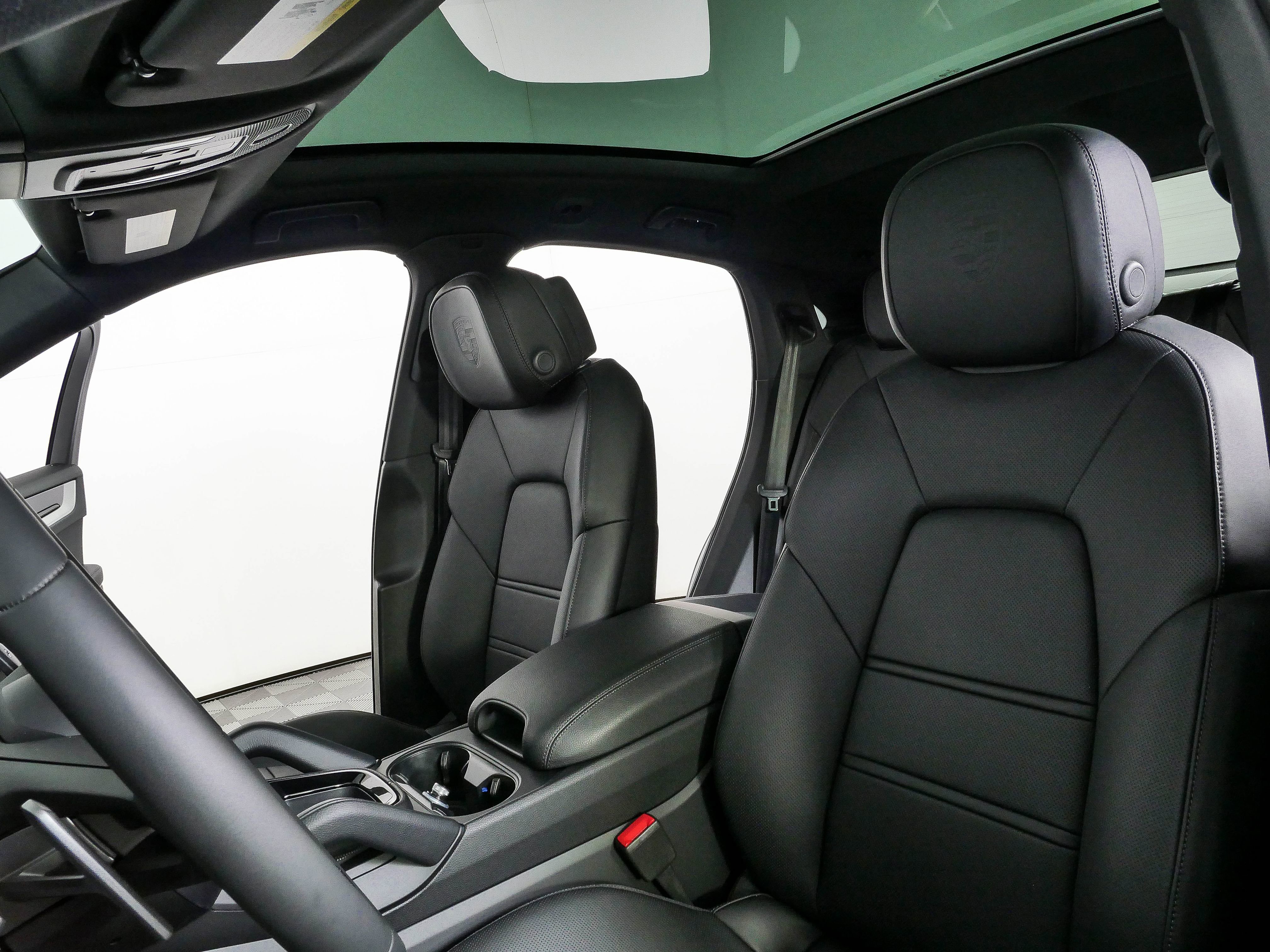New 2026 Porsche Cayenne Coupe AWD/4WD image 5