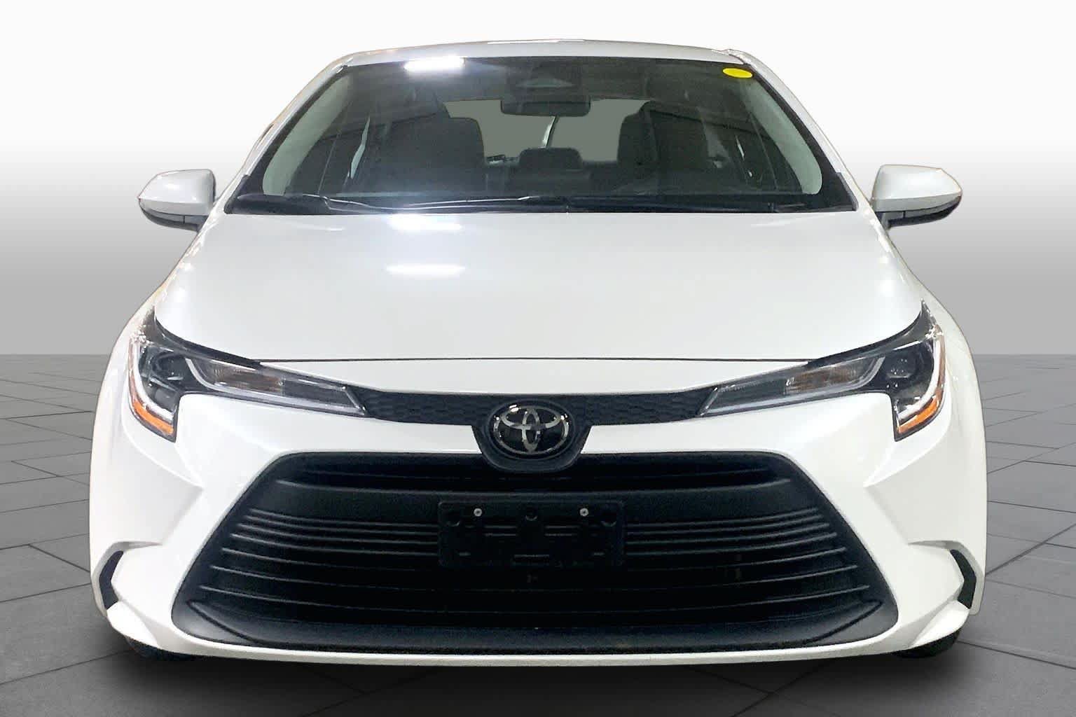 Used 2025 Toyota Corolla LE FWD image 4