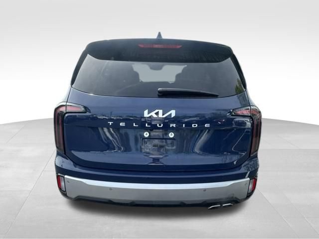 Used 2024 Kia Telluride EX w/ EX Captain's Chair Package FWD image 6