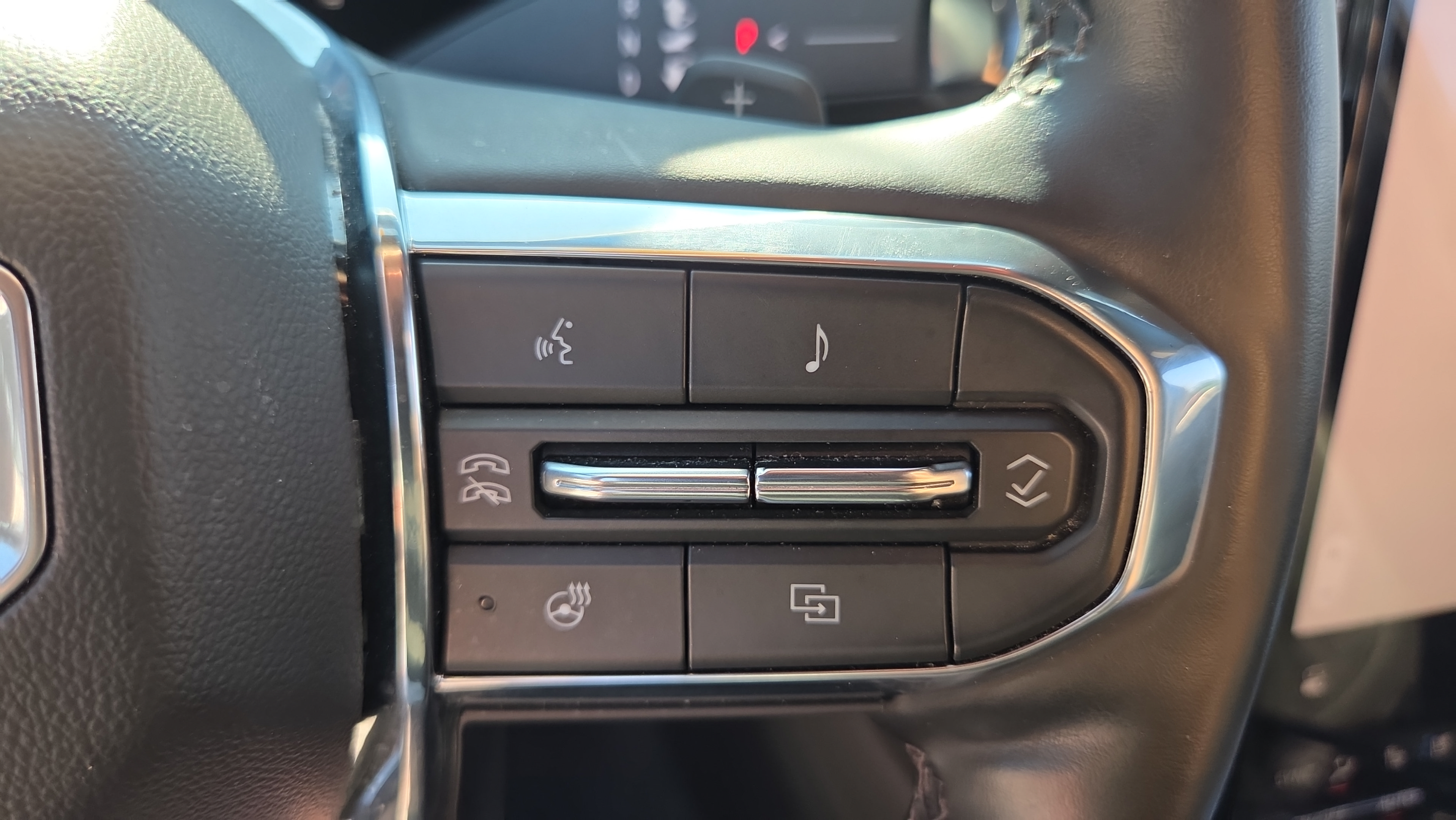 Used 2025 GMC Yukon Denali AWD/4WD image 23