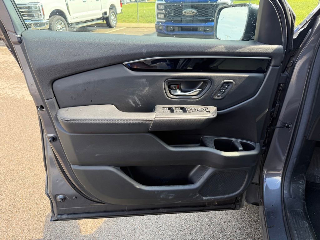 Used 2025 Honda Pilot Touring image 6