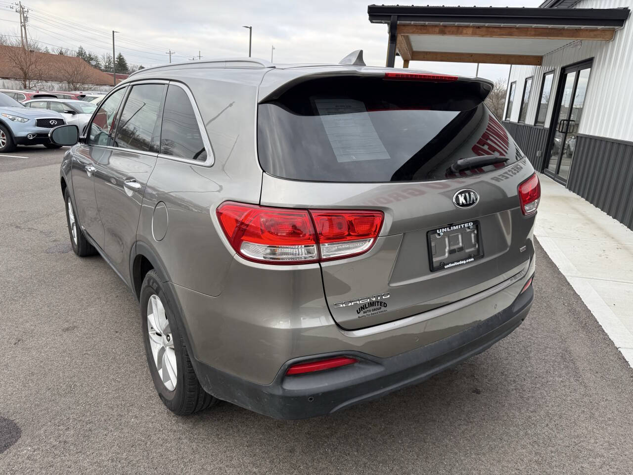 Used 2017 Kia Sorento LX w/ LX Convenience Package AWD/4WD image 10