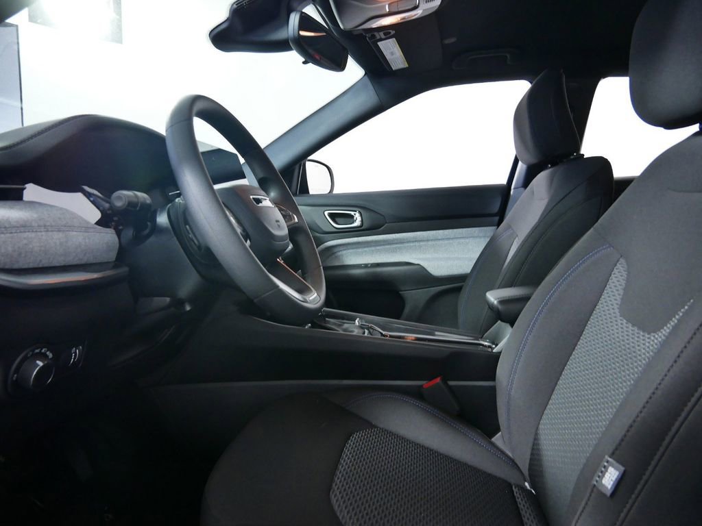 Used 2024 Jeep Compass Sport image 28