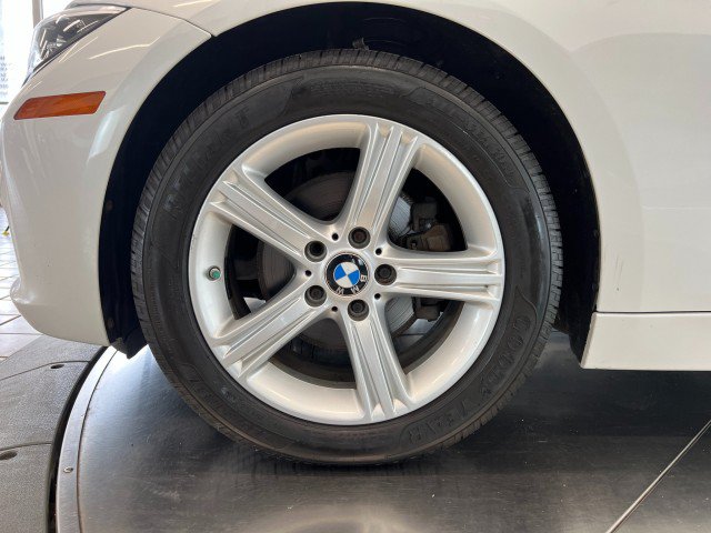 Used 2013 BMW 320i xDrive Sedan AWD/4WD image 30
