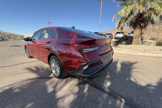Used 2024 Hyundai Elantra SEL FWD image 3