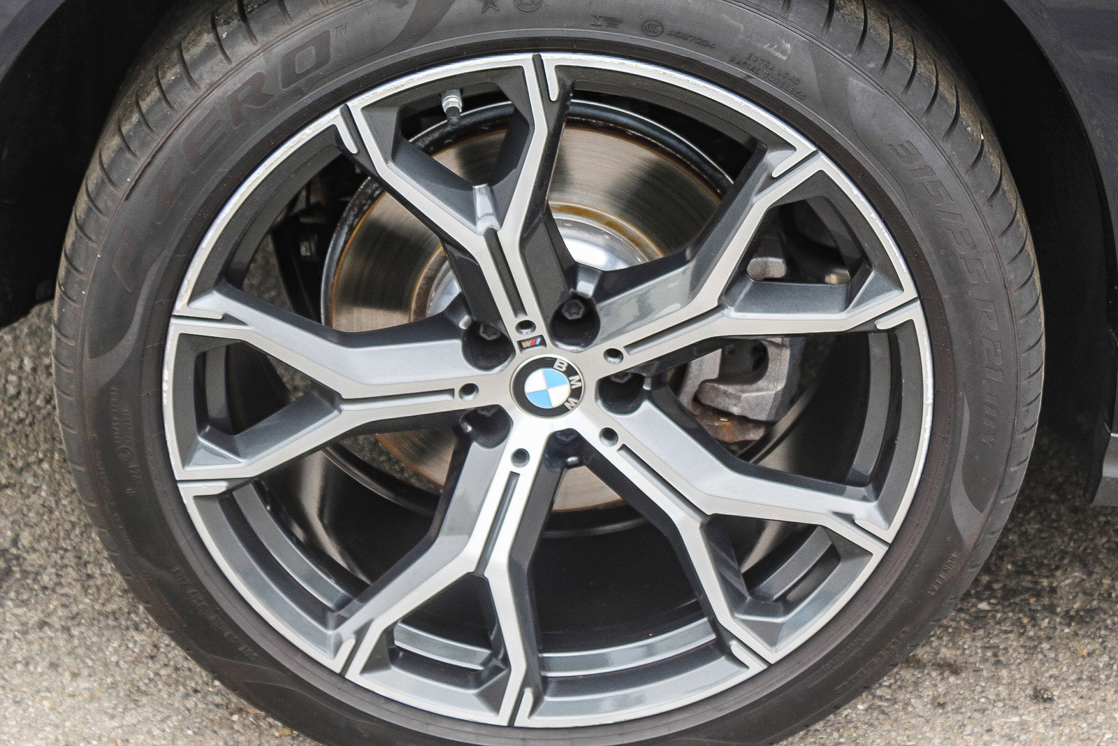 Used 2022 BMW X6 xDrive40i w/ M Sport Package image 11