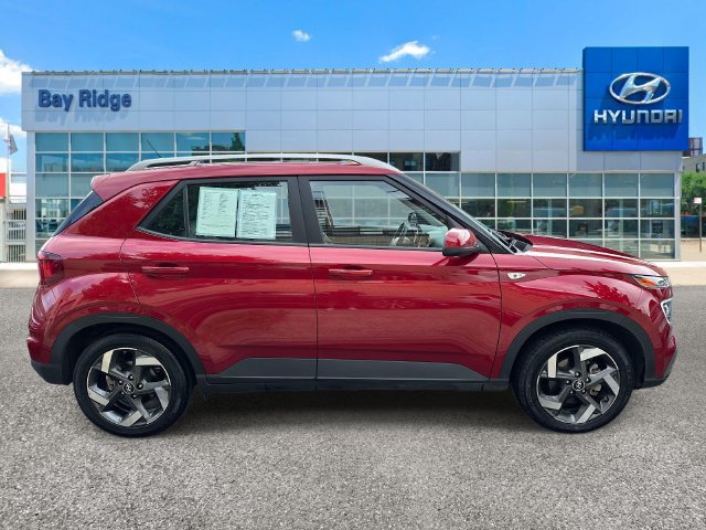 Used 2025 Hyundai Venue Limited FWD image 2
