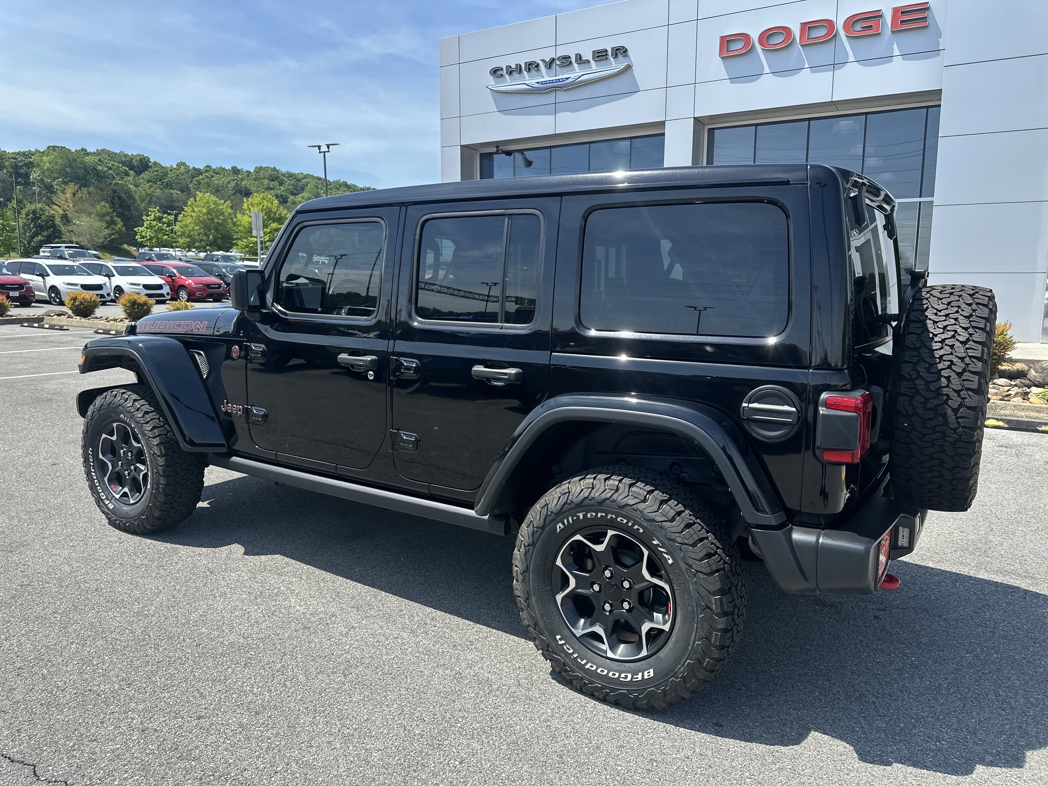Used 2023 Jeep Wrangler Unlimited Rubicon w/ LED Lighting Group AWD/4WD image 11