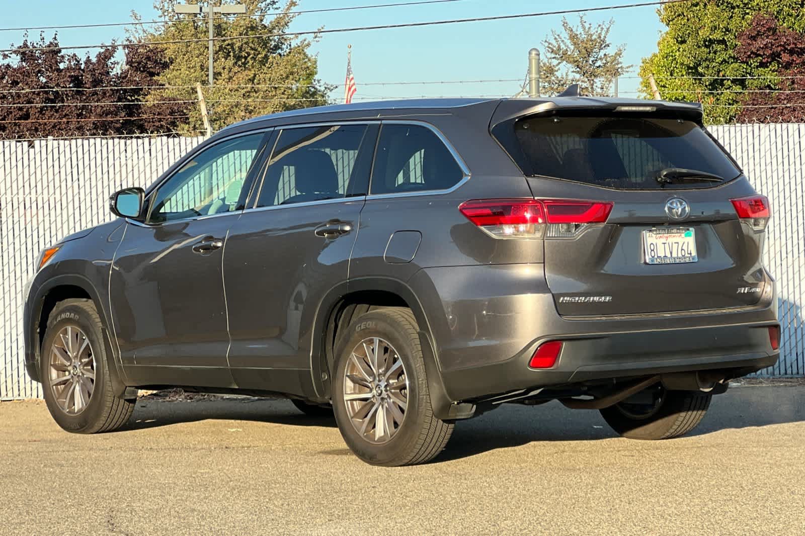 Used 2019 Toyota Highlander XLE AWD/4WD image 5