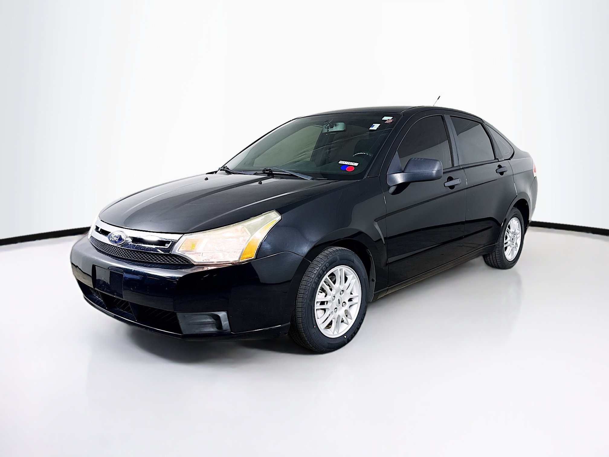 Used 2010 Ford Focus SE FWD image 4