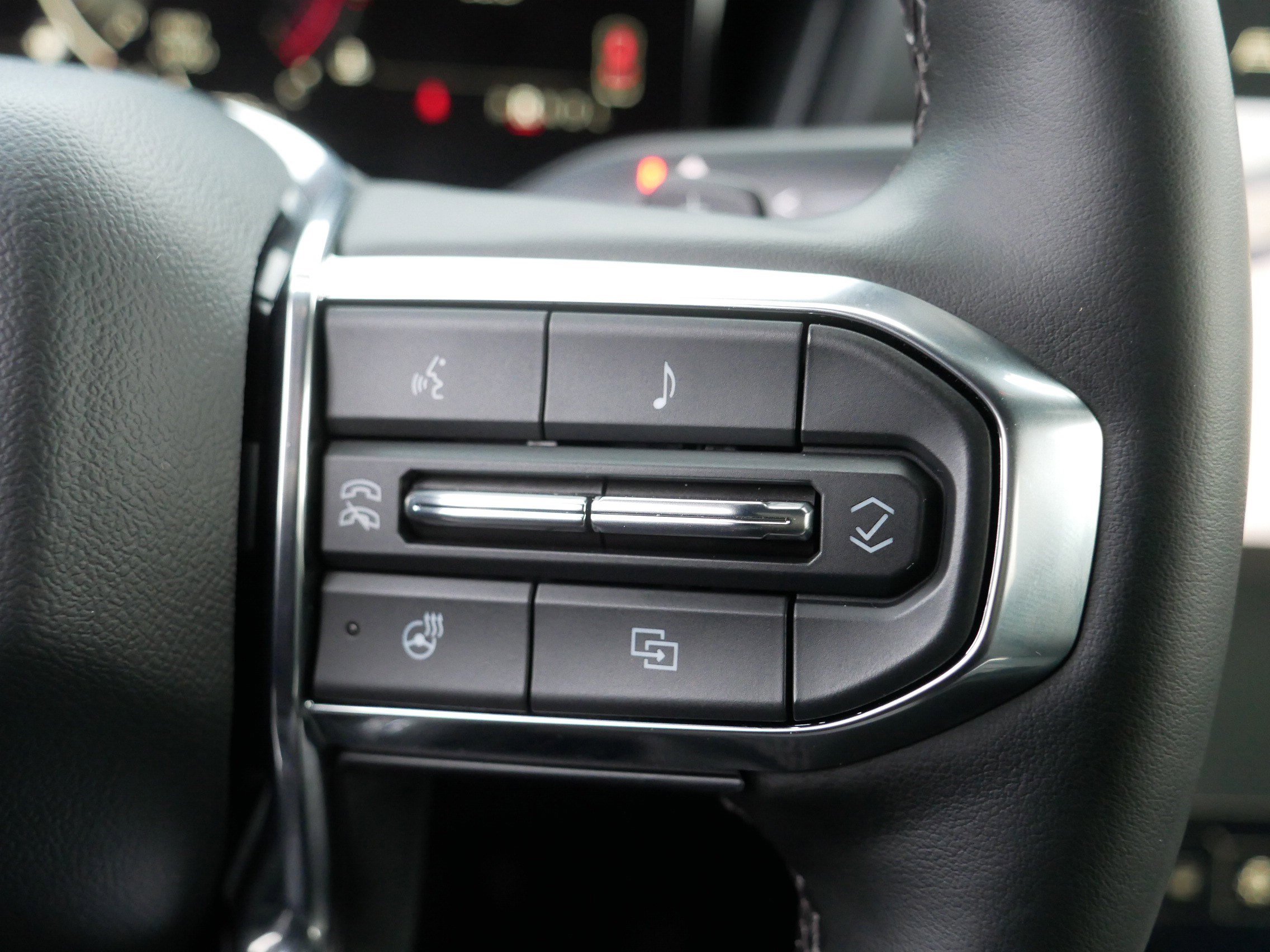 Used 2025 GMC Terrain Elevation image 29