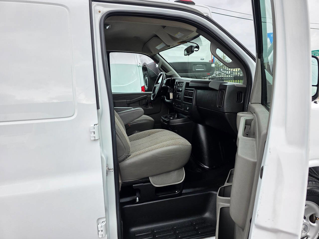 Used 2020 Chevrolet Express 2500 w/ Safety Package image 14