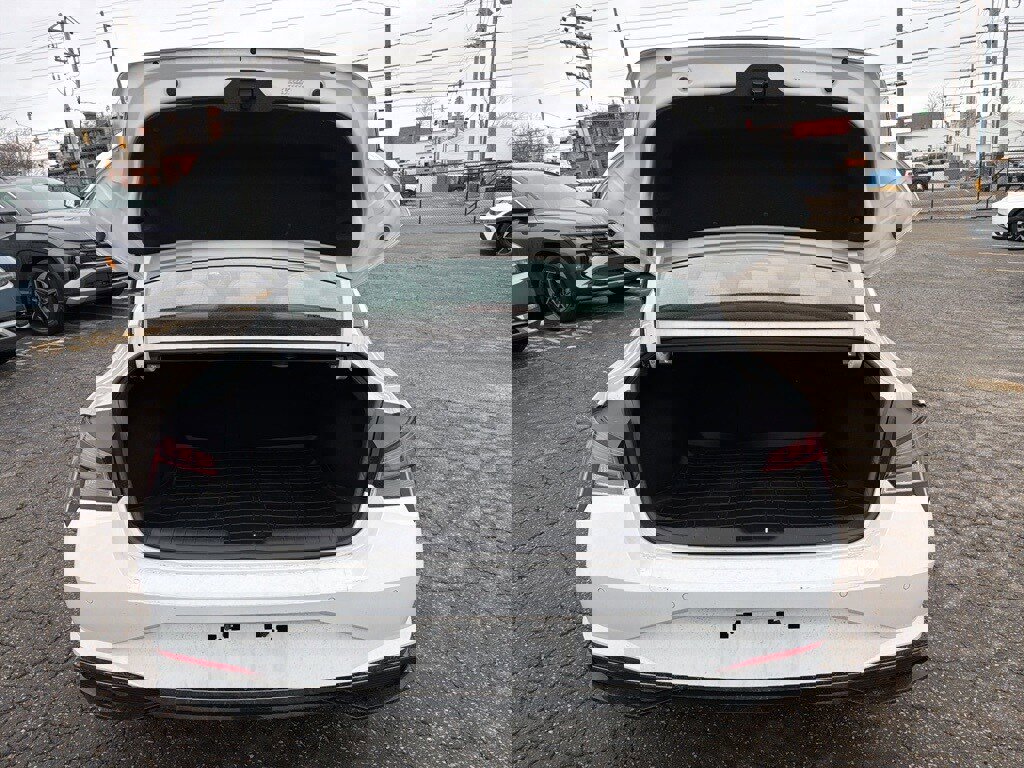 Certified 2022 Hyundai Elantra Limited image 12