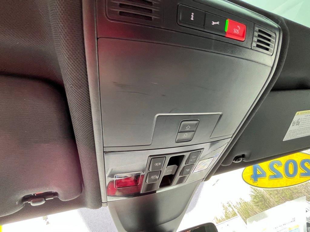 Used 2024 Volkswagen Tiguan SE R-Line image 24