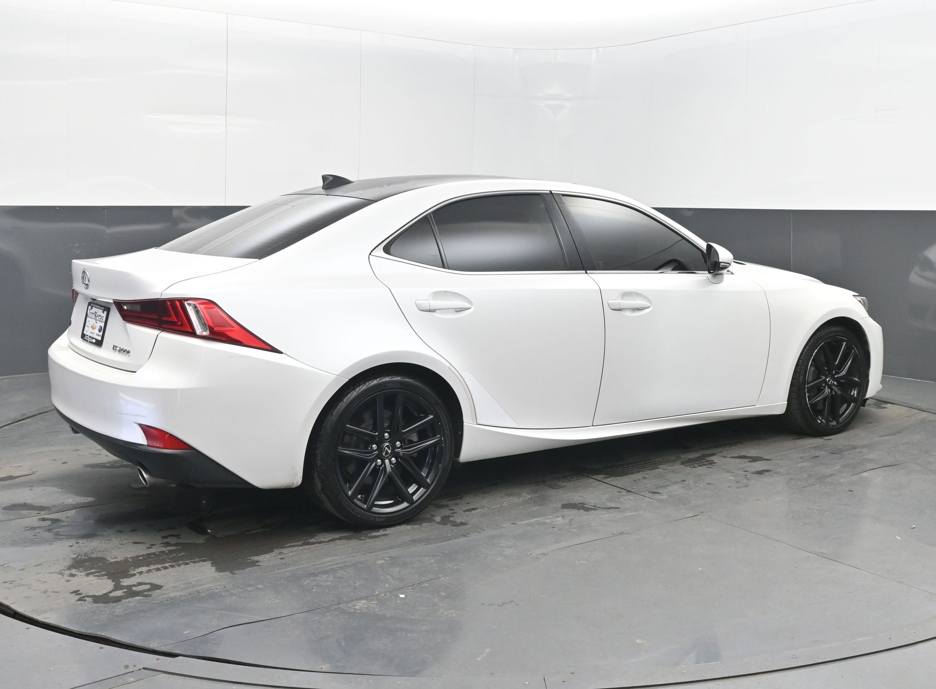 Used 2016 Lexus IS 200t image 9