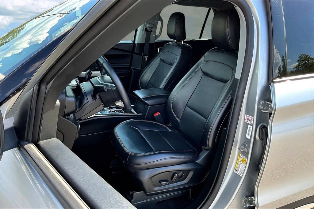 Used 2023 Ford Explorer Limited AWD/4WD image 23