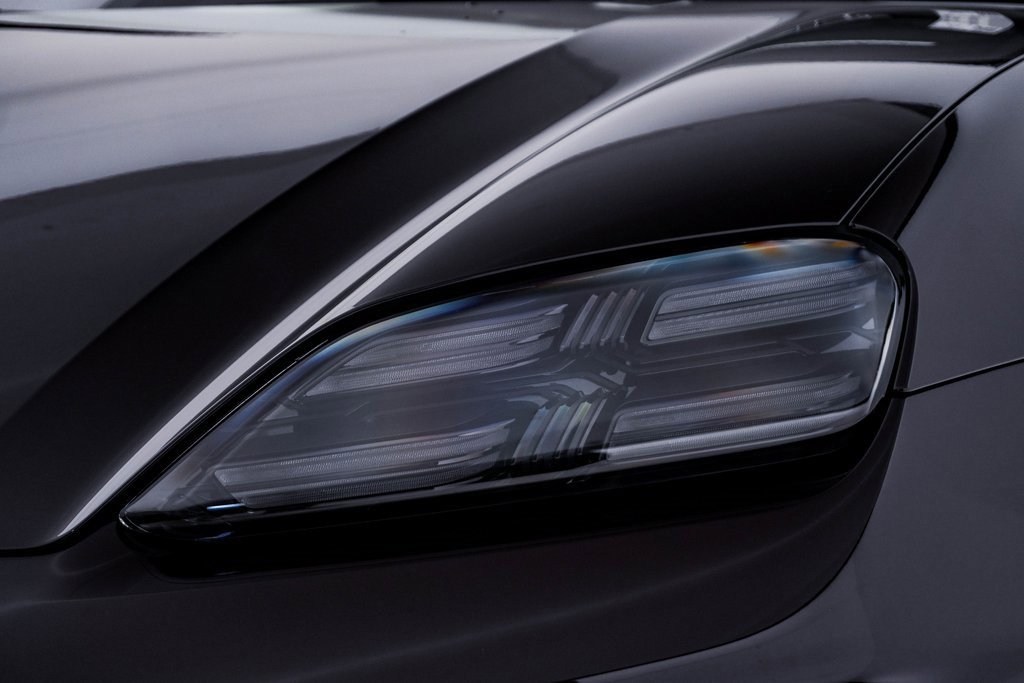 New 2025 Porsche Macan 4 Electric image 7