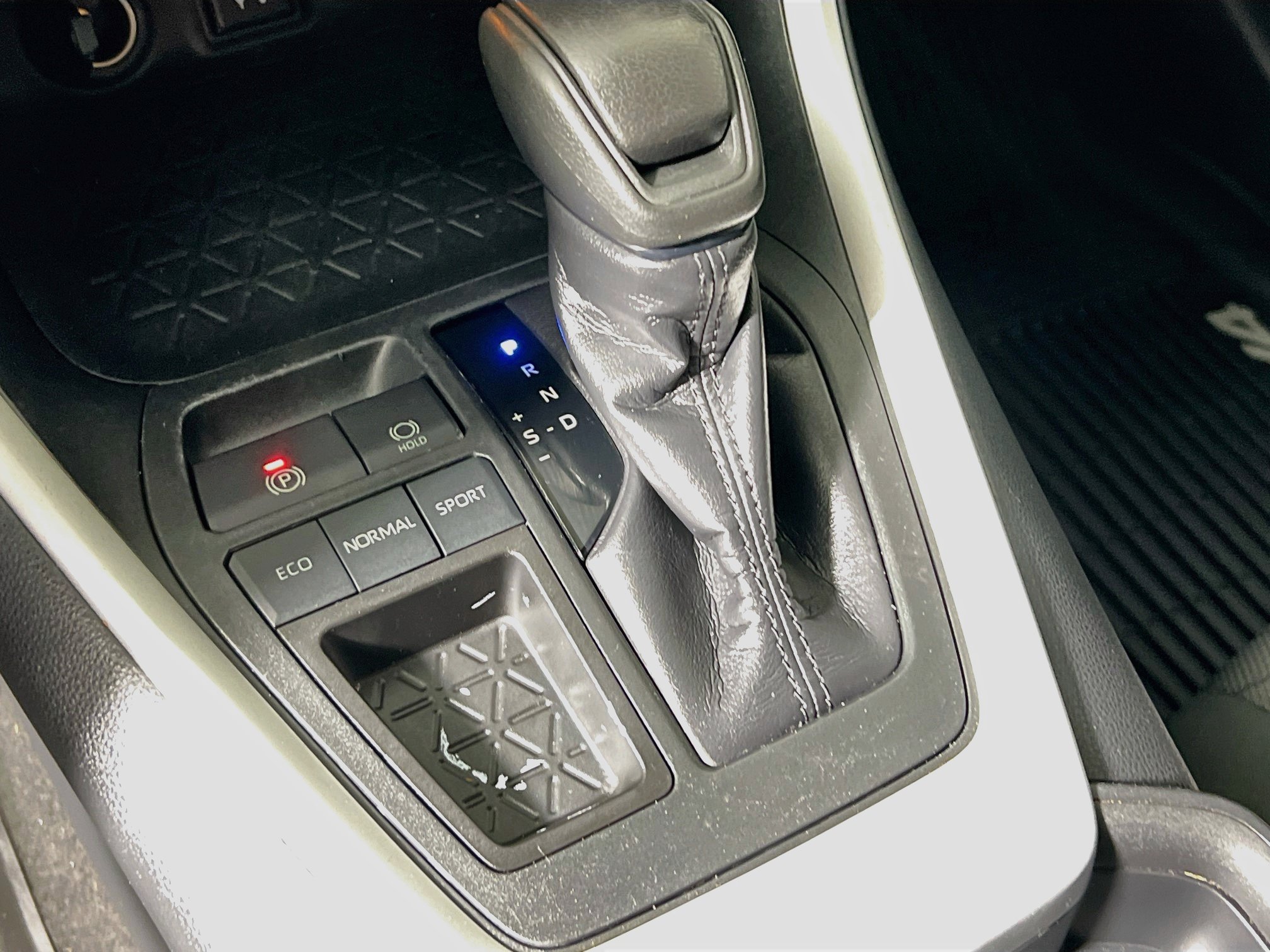 Used 2019 Toyota RAV4 XLE w/ Convenience Package FWD image 24
